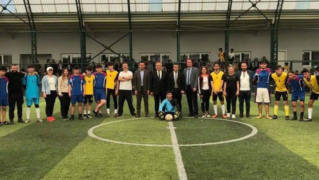 19 Mayıs Gençlik Haftası Liseler Arası Halı Saha Futbol Turnuvasında Şampiyonluk Maçı Yapıldı